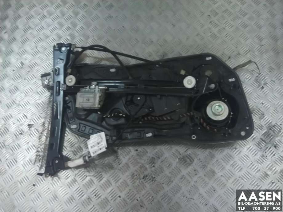 Ruteheis høyre foran til VW CC, 2008-2012 (PASSAT CC) (PASSAT CC) (3C8 837 462 J)