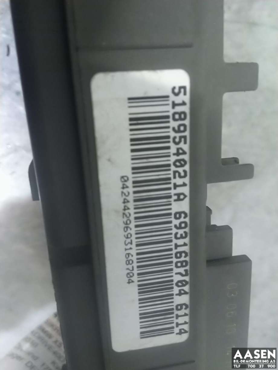 Sikringsboks bagasjerom til BMW X5 2007-2013 (E70) (E70) (693168704|518954021A|)
