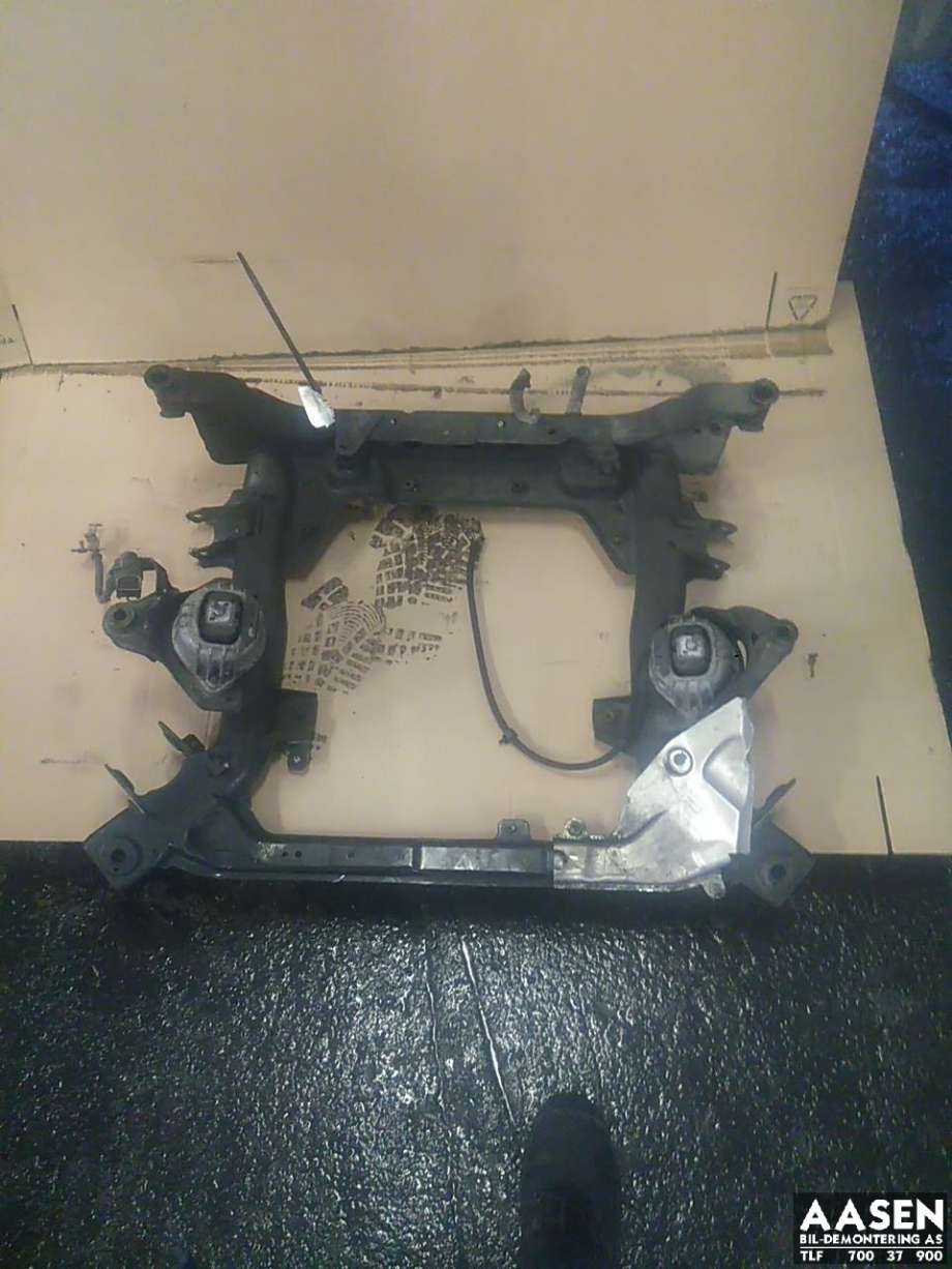 Travers foran hoved til BMW X1 2009-2015 (E84) (E84) (31 11 6 788 965|)