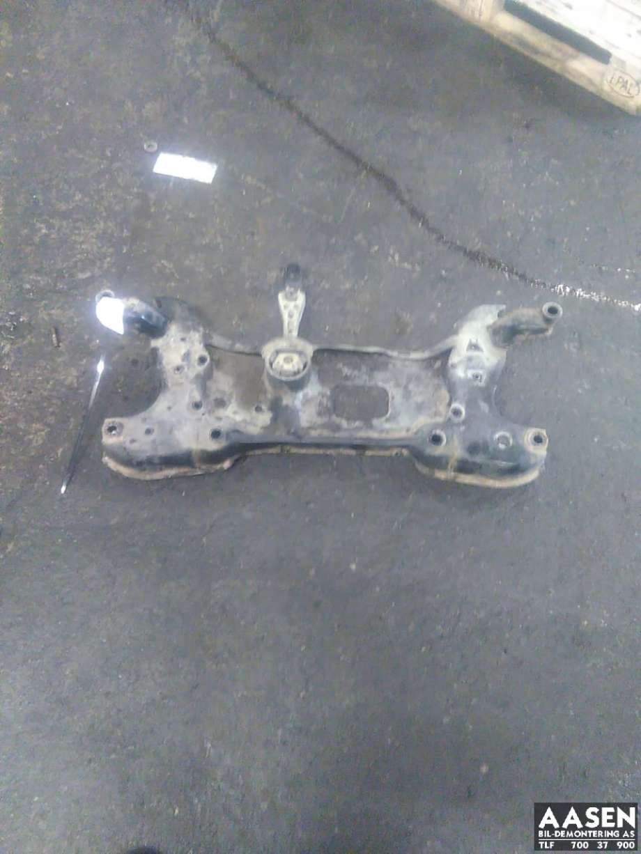 Travers foran hoved til VW Caddy, 2015-2020 (Type III, Fase 3)  (1K0 199 315 B)