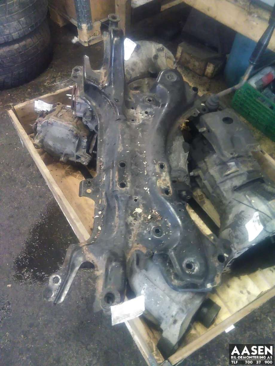 Travers foran hoved til Toyota RAV4, 2016-2019 (Type IV, Fase 2)  (51201-12442)