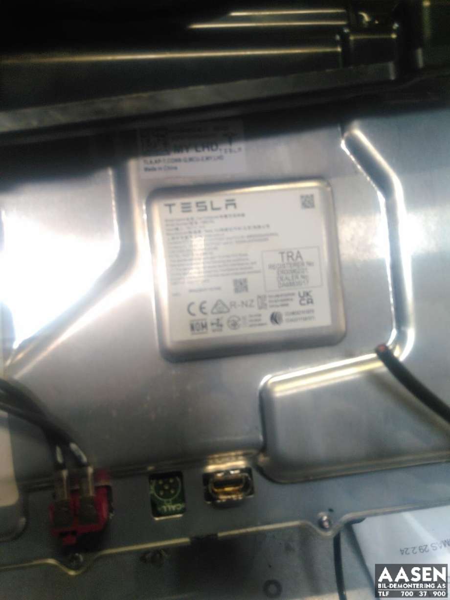 Styreenhet autopilot til Tesla Model Y 2021-2024 (Type I)  (1684435-S0-D|)