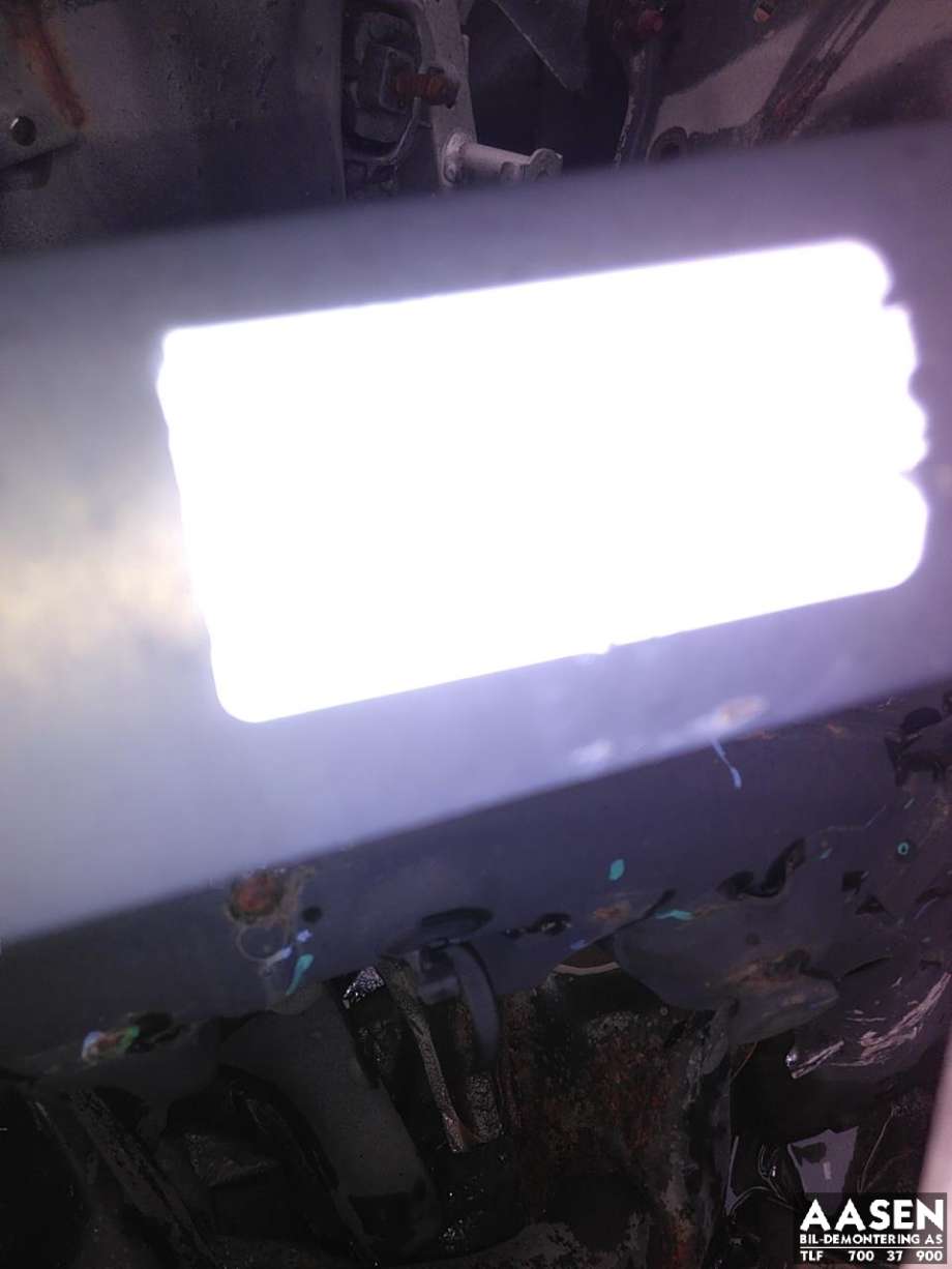 Travers foran hoved til Tesla Model Y 2021-2024 (Type I)  (1044531-01-B|1044531-00-C|)