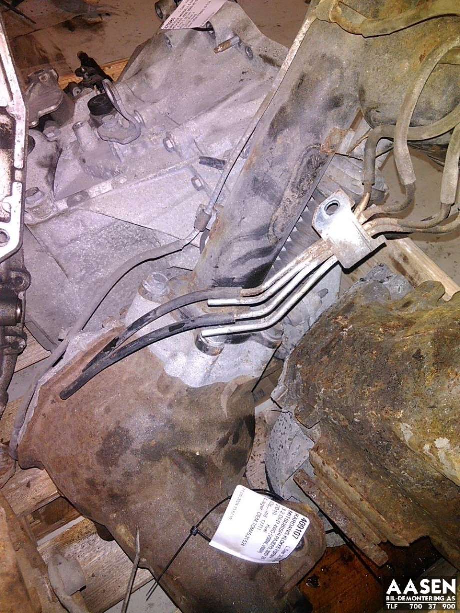 Kardang klokke foran til Mitsubishi Pajero 2007-2016 (Type IV, Fase 1)  (3541A062|)