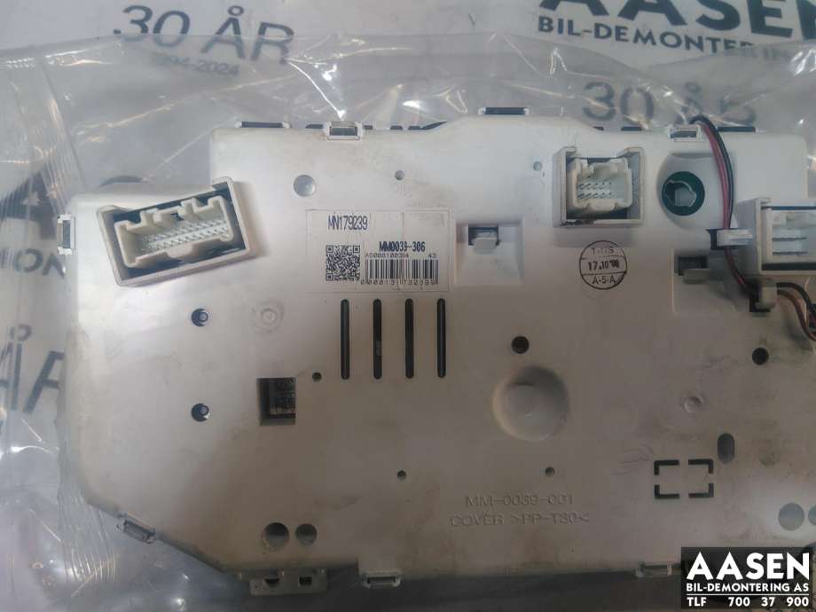 Instrumentpanel til Mitsubishi L200 2006-2015 (Type IV)  (MN179239|)