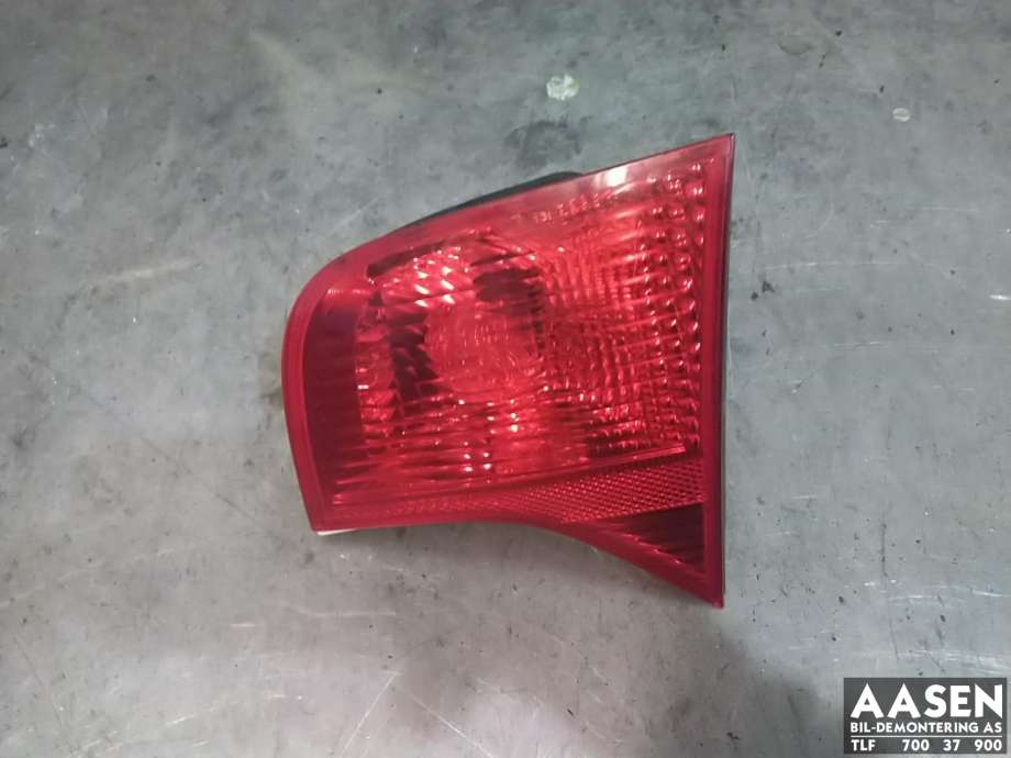 Baklykt høyre indre til Audi A4 2004-2008 (Type III) (B7) (B7) (8E5 945 094 A|)