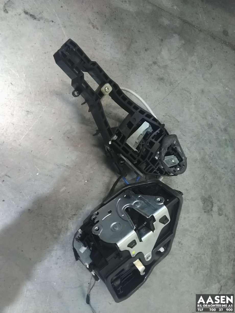 Låsekasse venstre bak til BMW 3-Serie, 2012-2018 (F30/F31/F34) (F30/F31/F34) (51 22 7 202 147)
