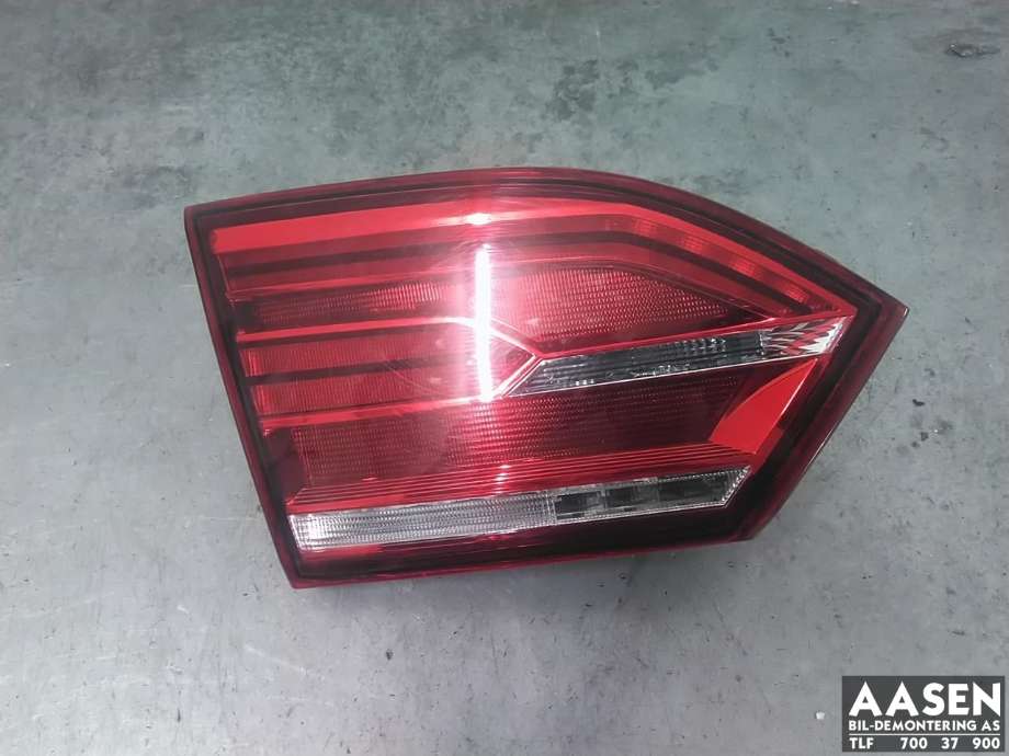 Baklykt venstre indre til VW Jetta 2011-->> (5C6 945 307 A|)