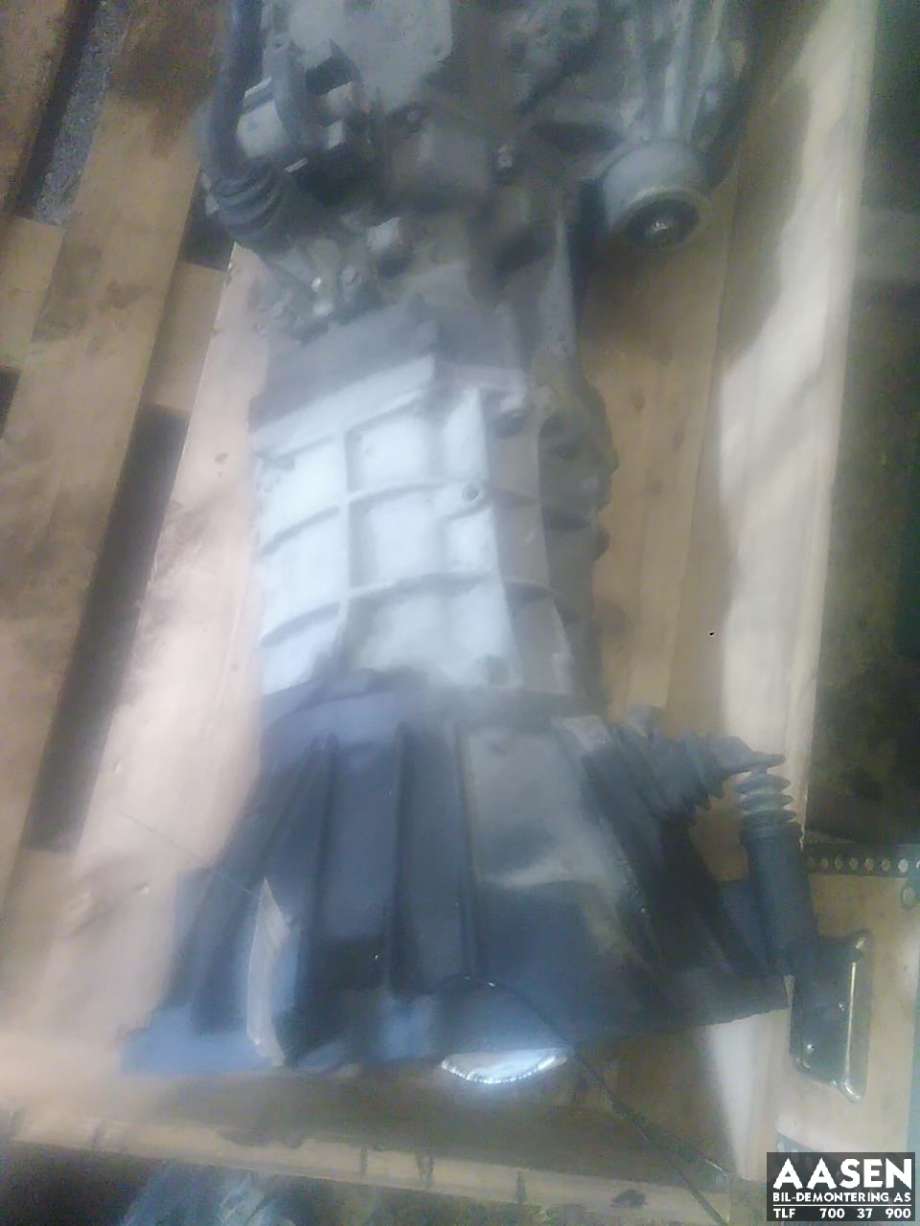 Girkasse 4WD hovedkasse til Toyota Hiace, 1996-2001 (Fase 1)  (33030-2F120)