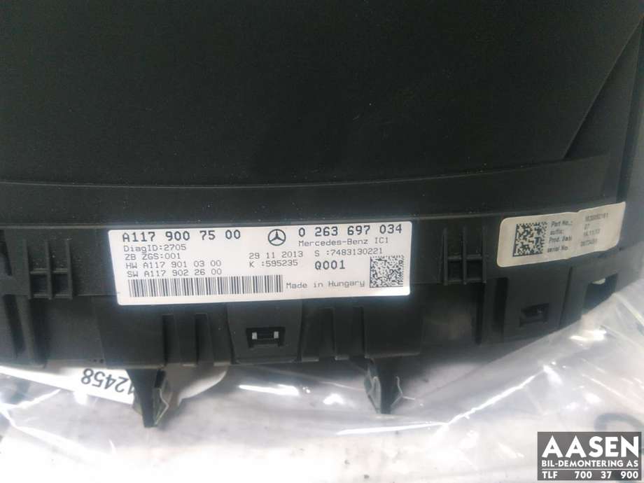 Instrumentpanel til Mercedes CLA 2013-2019 (C117) (C117) (A 117 900 75 00|)