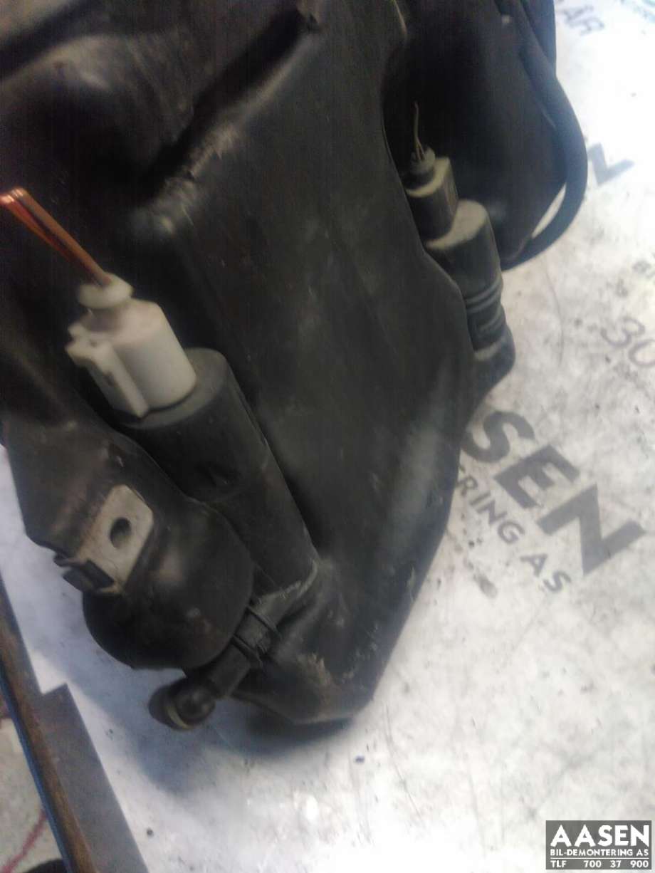 Spylertank foran til Mercedes C-Klasse 2011-2014 (Fase 2) (W204) (W204) (A 204 869 13 20|)