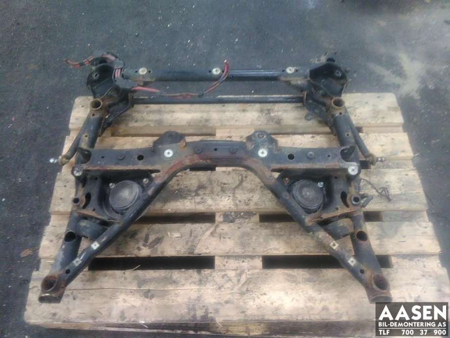 Travers foran hoved til BMW 3-Serie 2012-2018 (F30/F31/F34) (F30/F31/F34) (31 10 6 872 118|)