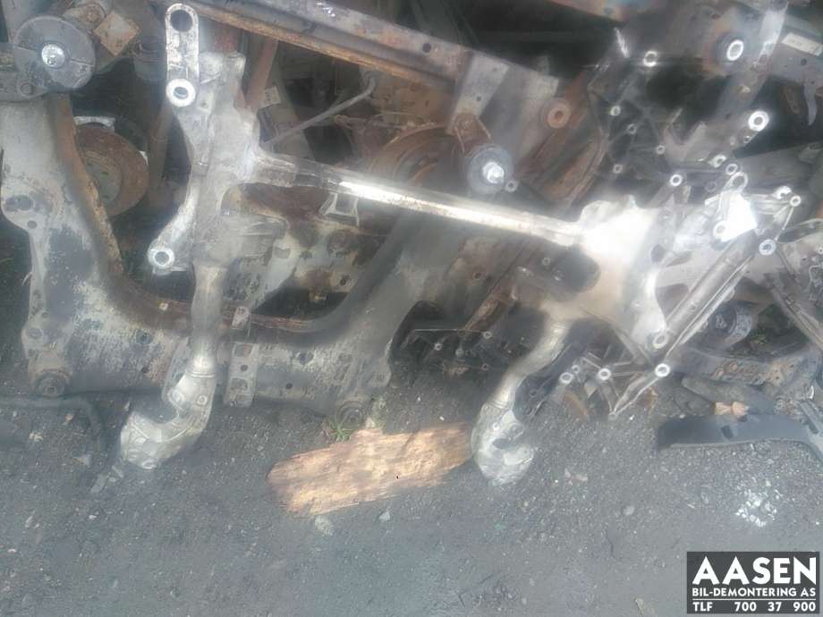 Travers foran hoved til Audi A4, 2007-2014 (Type IV) (B8) (B8) (8T0 399 315 H)