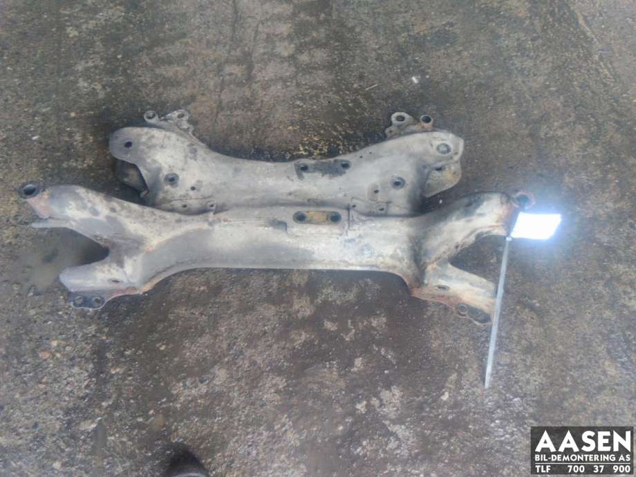 Travers foran hoved til Toyota RAV4, 2009-2013 (Type III, Fase 2)  (51201-42071)
