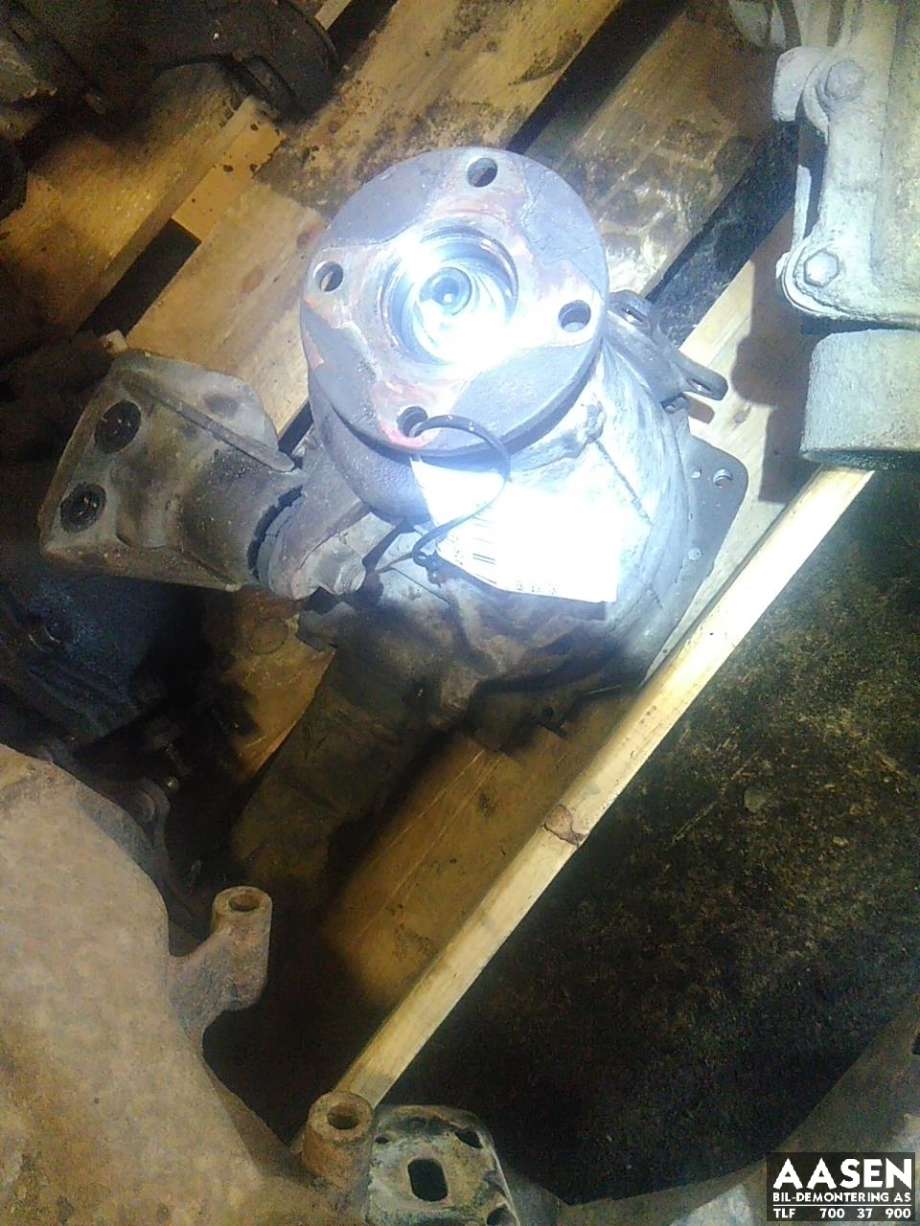 Kardang klokke foran til Toyota Hiace 2007-2012 (Fase 3)  (4111026570|)