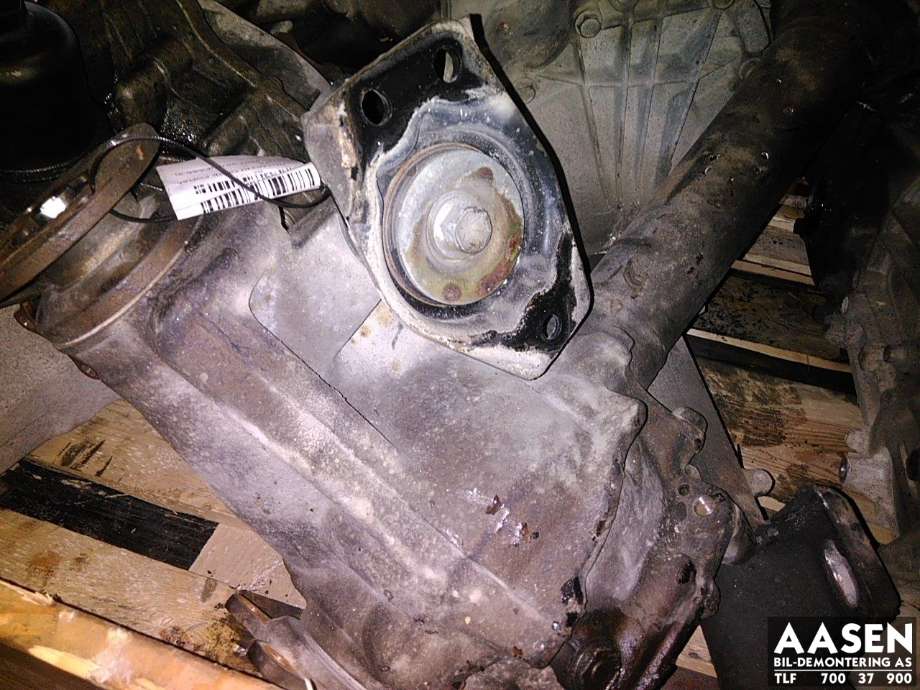 Kardang klokke foran til Toyota Hiace 2007-2012 (Fase 3)  (4111026570|)