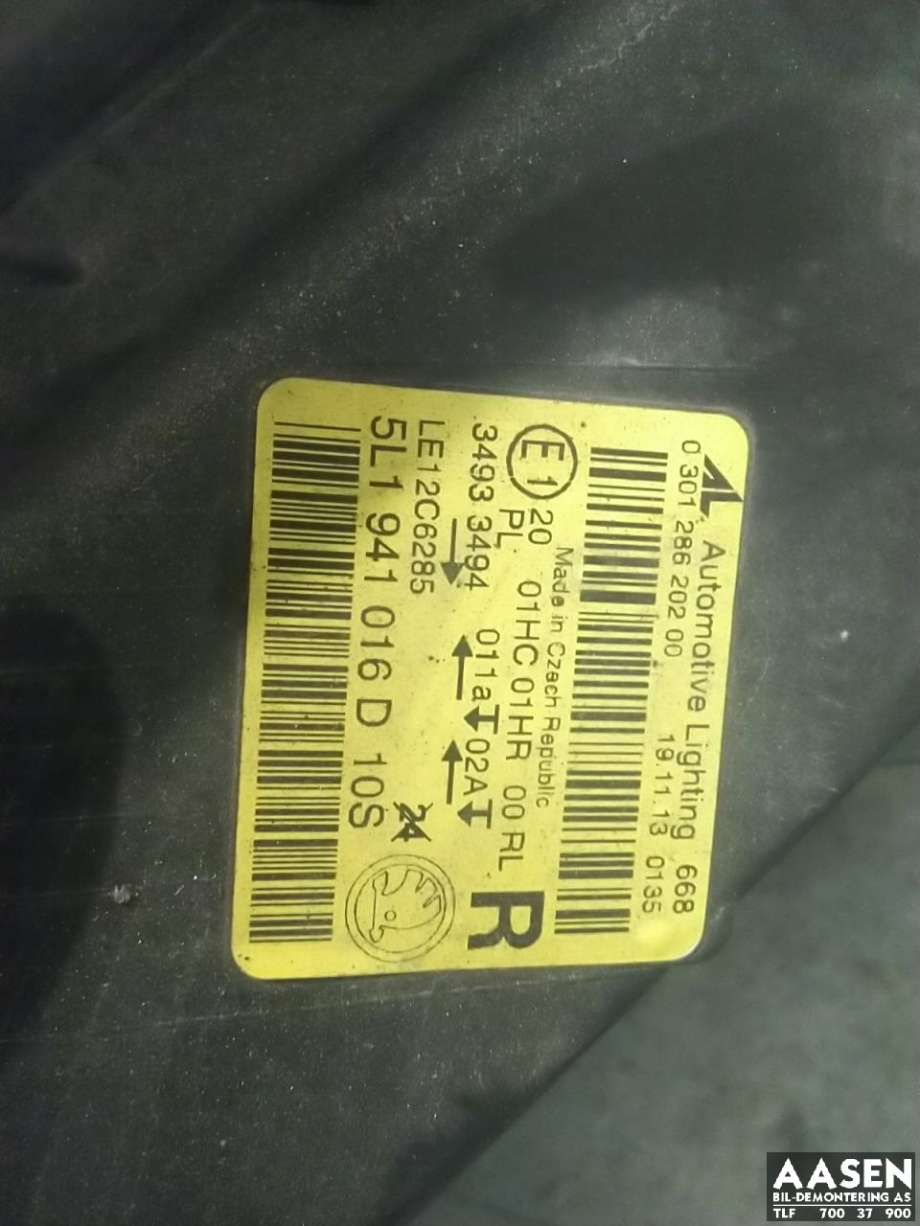 Frontlykt høyre halogen til Škoda Yeti 2014-2017 (Fase 2)  (5L1 941 016 D|)