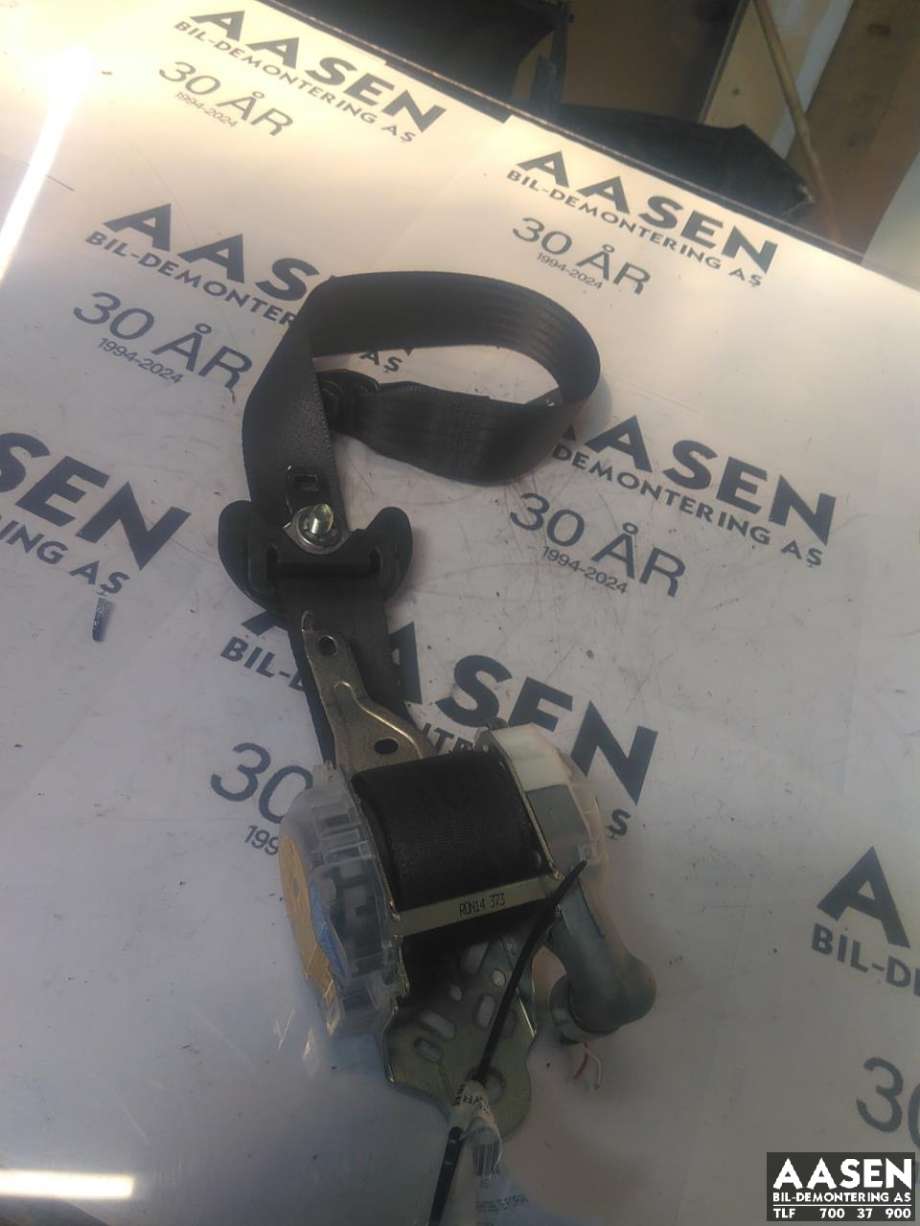 Sikkerhetsbelte foran høyre til Mitsubishi Lancer 2008-2017