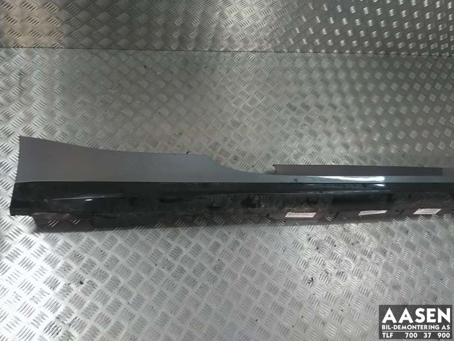 Kanalskjørt høyre til BMW M4, 2021-->> (G82/G83) (G82/G83) (51 77 8 084 240)