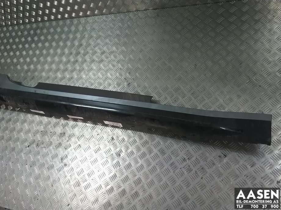 Kanalskjørt høyre til BMW M4 2021-->> (G82/G83) (G82/G83) (51 77 8 084 240|51 77 8 084 410|)