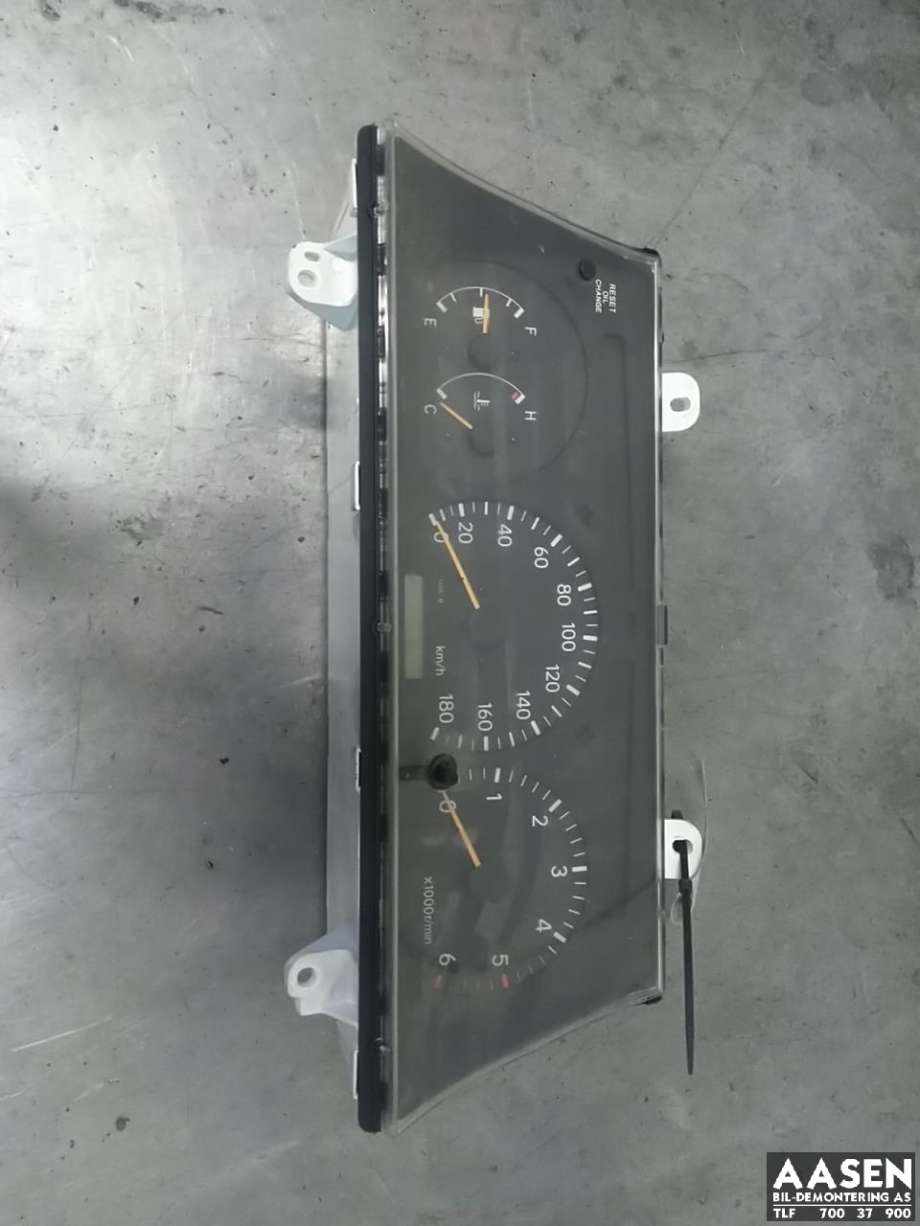 Instrumentpanel til Toyota Hiace, 2001-2006 (Fase 2)  (83800-26881)