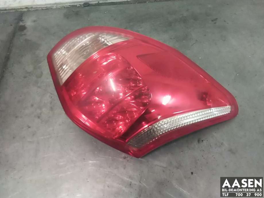 Baklykt venstre til Toyota RAV4 2006-2009 (Type III, Fase 1) (8156142091|)