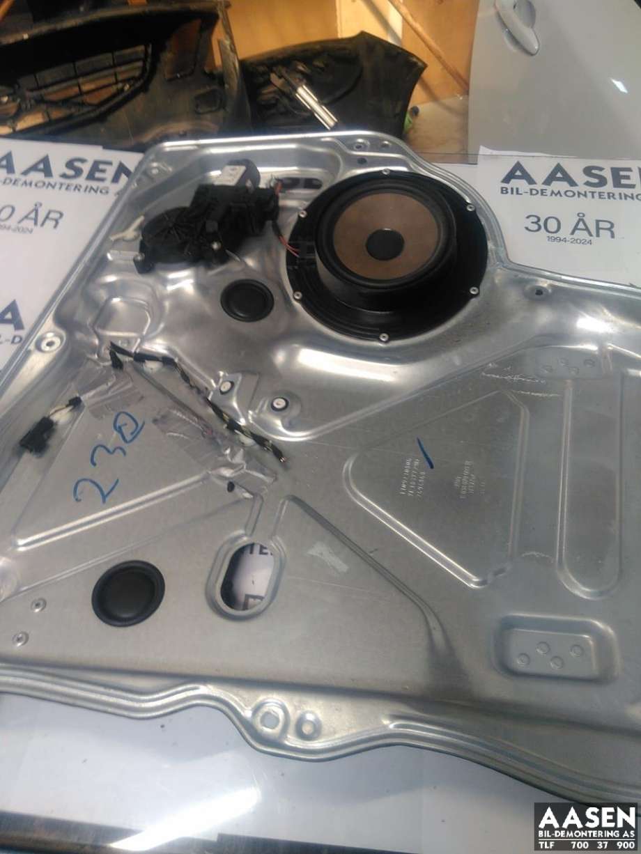 Ruteheis venstre foran til VW Transporter / Caravelle 2009-2015 (Fase 2) (T5) (T5) (7E0 837 753 D|7E0 837 753 E|)