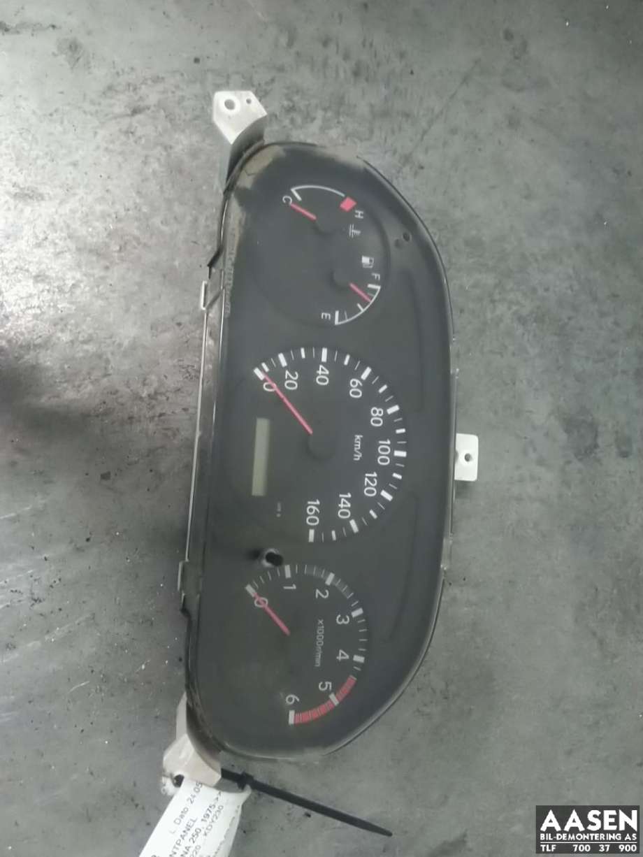 Instrumentpanel til Toyota Dyna 250, 1975-->>  
