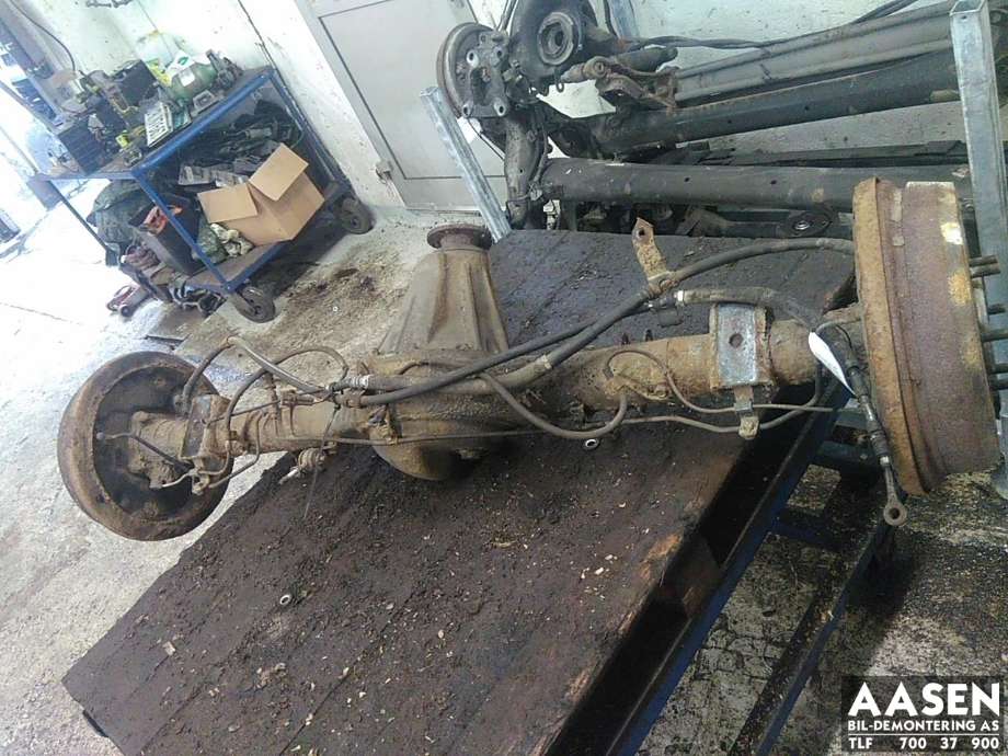 Bakaksel til Toyota Dyna 250, 1975-->>  (4211025420)