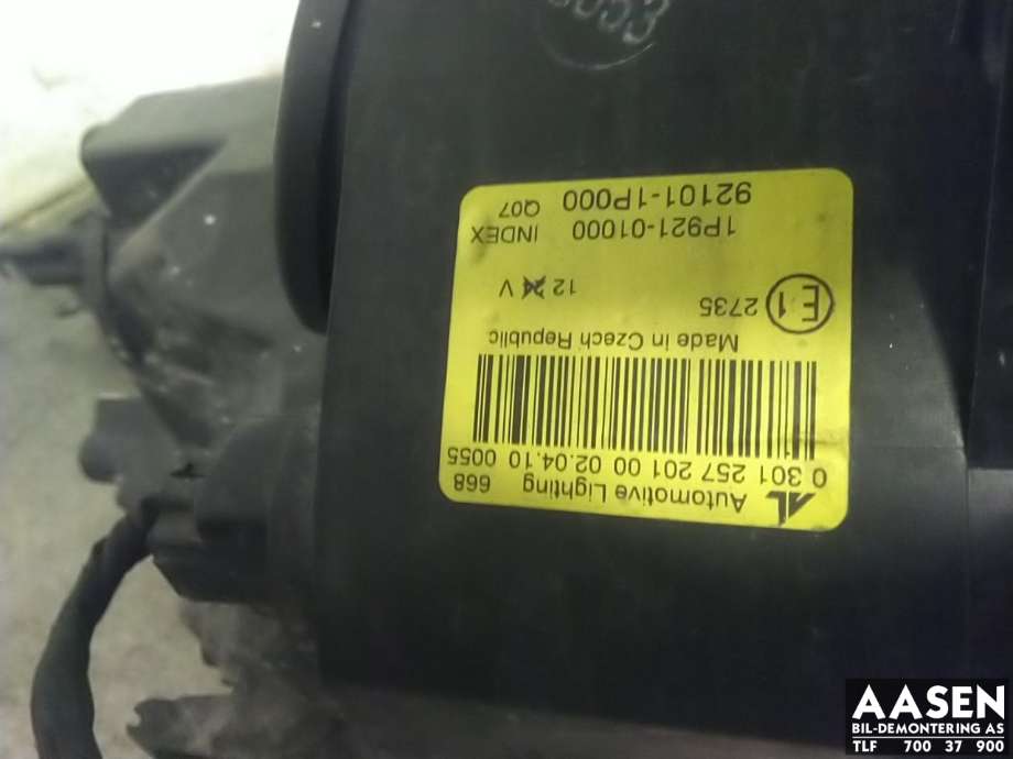 Frontlykt venstre halogen til Kia Venga 2010-2017