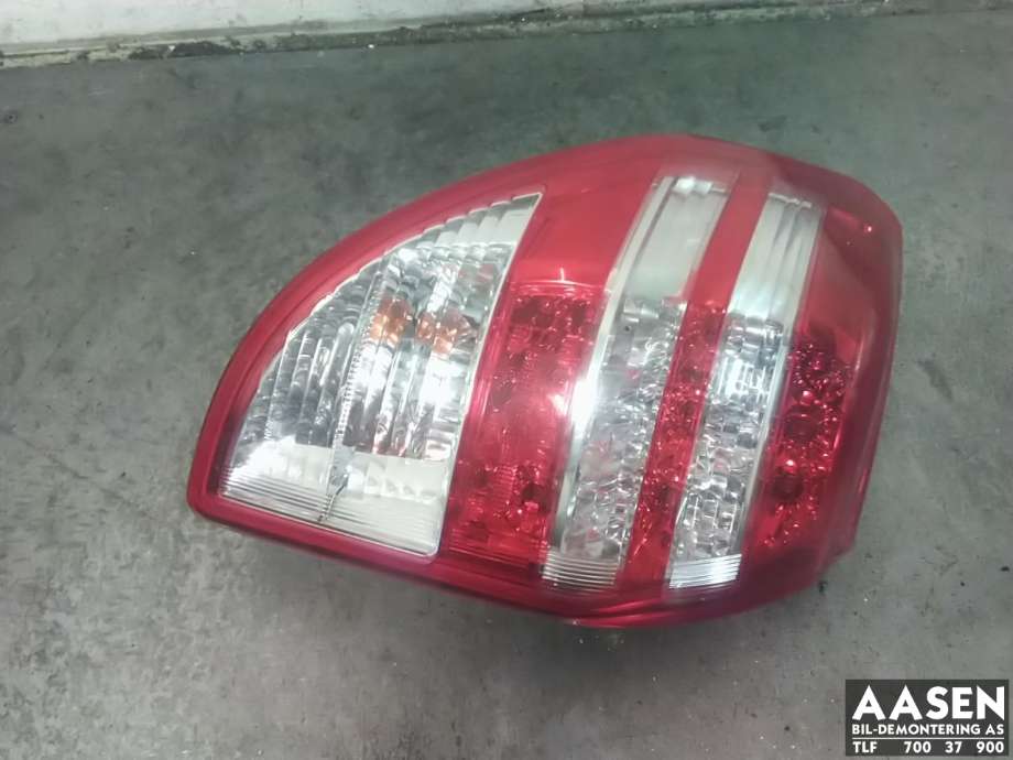 Baklykt venstre til Toyota RAV4, 2009-2013 (Type III, Fase 2)  (8156142120)