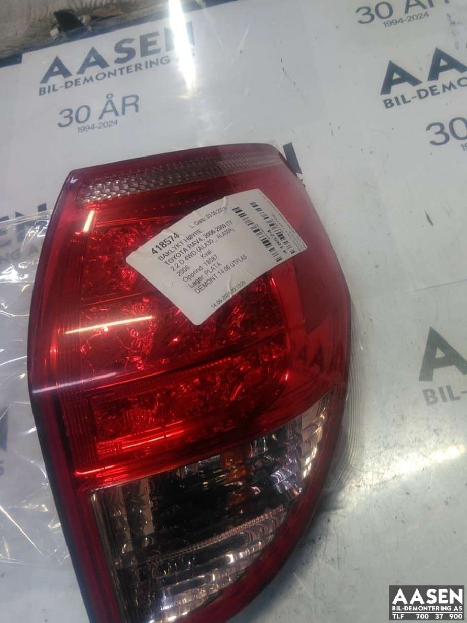 Baklykt høyre til Toyota RAV4 2006-2009 (Type III, Fase 1) (8155142090|8155142091|)