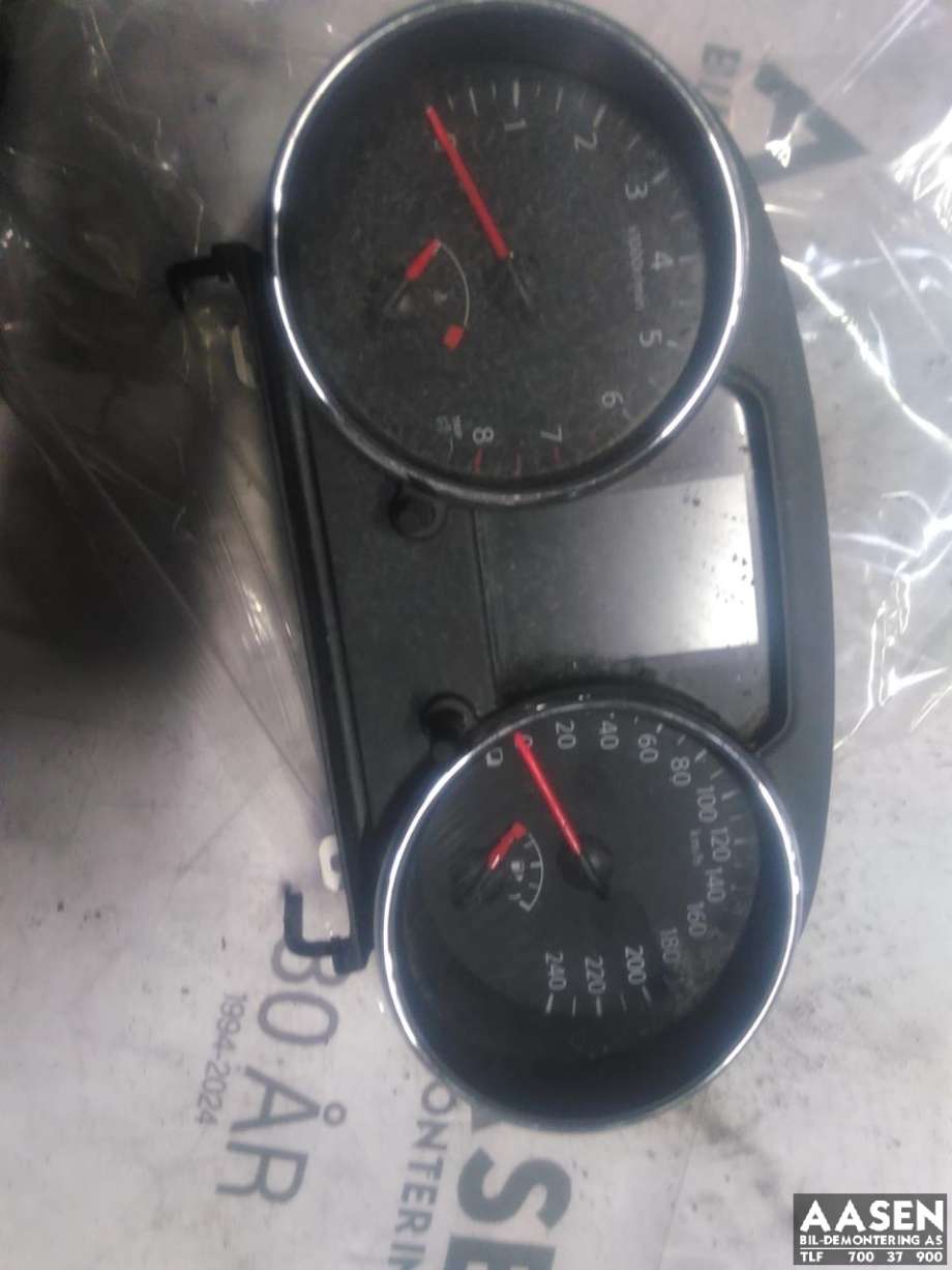 Instrumentpanel til Nissan Qashqai, 2010-2014 (Type I, Fase 2)  