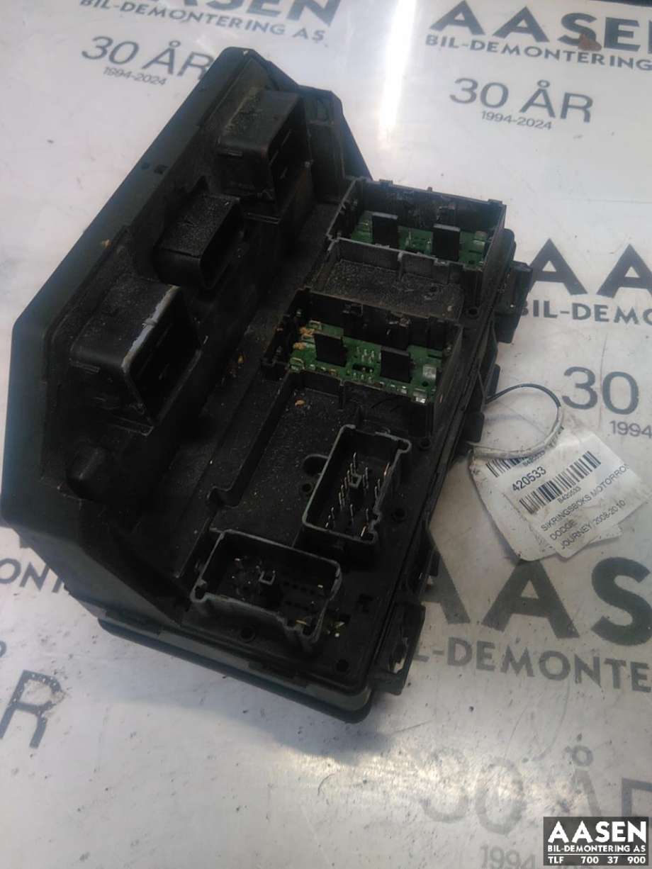 Sikringsboks motorrom til Dodge Journey, 2008-2010