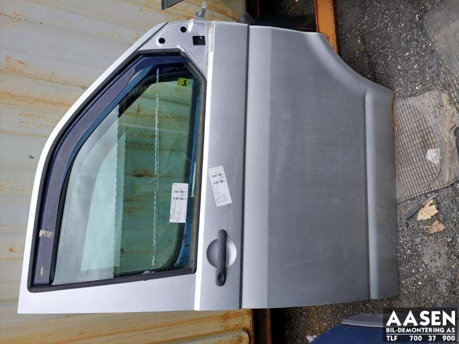 Dør høyre foran til VW Transporter / Caravelle 2003-2009 (Fase 1) (T5) (T5) (7E0 831 056 F|7LA 831 056|)