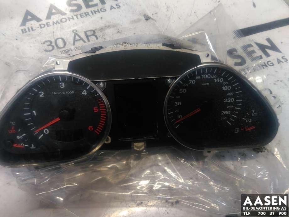 Instrumentpanel til Audi A6, 2005-2008 (Type III, Fase 1) (C6) (C6) (4F0 920 901 G)