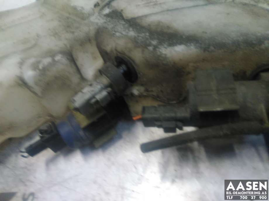 Spylertank foran til Nissan Navara 2005-2010 (Fase 1) (D40) (D40) 