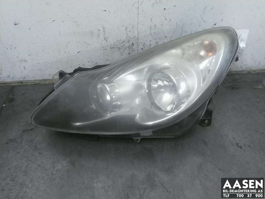 Frontlykt venstre halogen til Opel Corsa D, 2006-2014  (93189361)