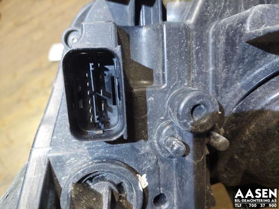 Frontlykt høyre halogen til BMW 5-Serie 2003-2010 (E60/E61) (E60/E61) (63 12 7 177 728|)
