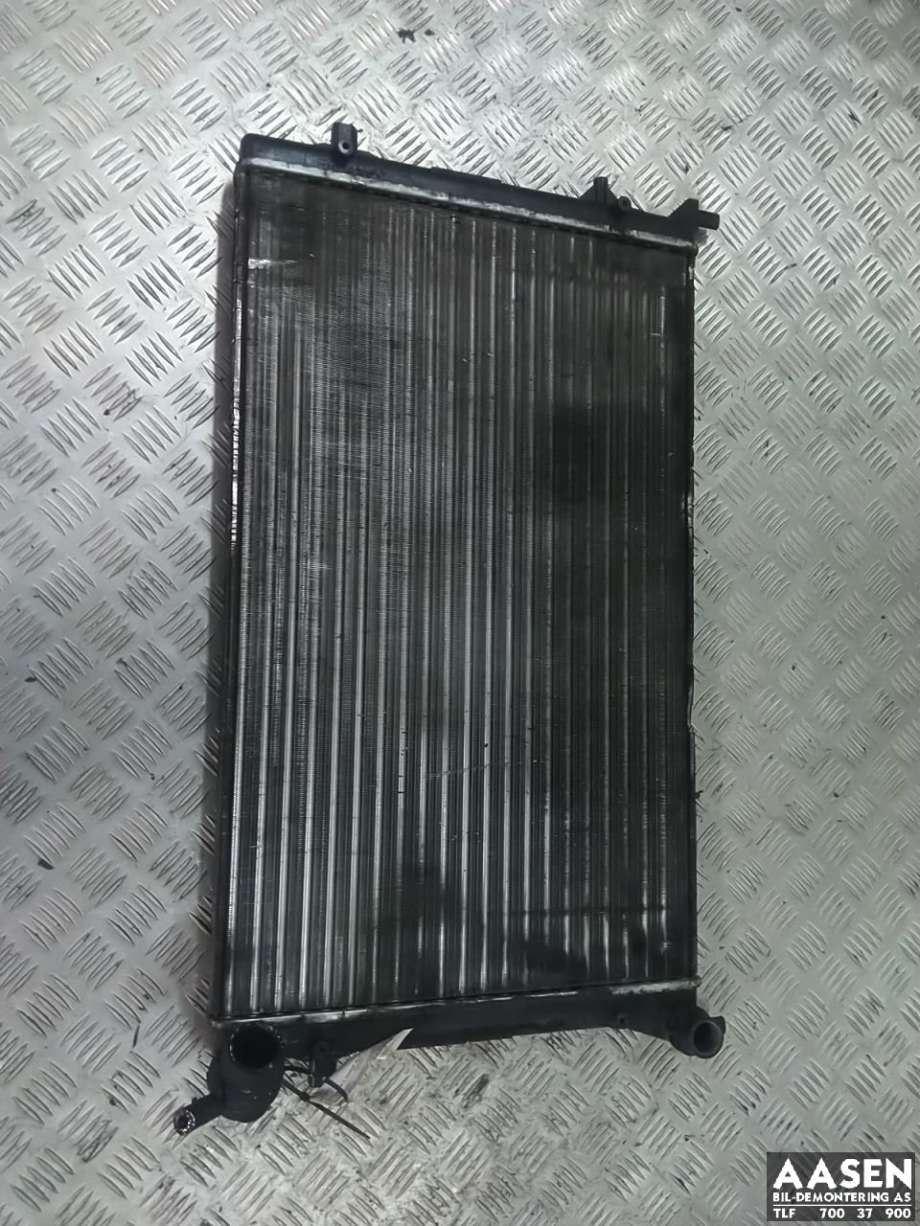 Radiator (manuell gir) til VW Caddy, 2004-2010 (Type III, Fase 1)