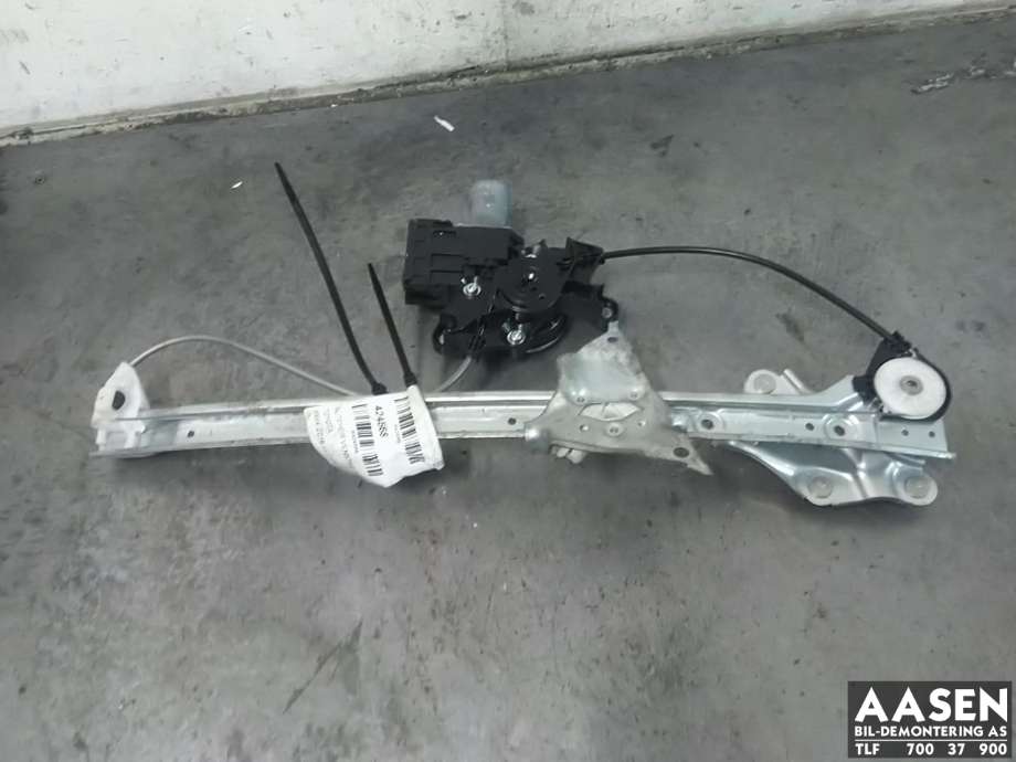 Ruteheis venstre foran til Toyota RAV4, 2019-->> (Type V)  (6980242071)