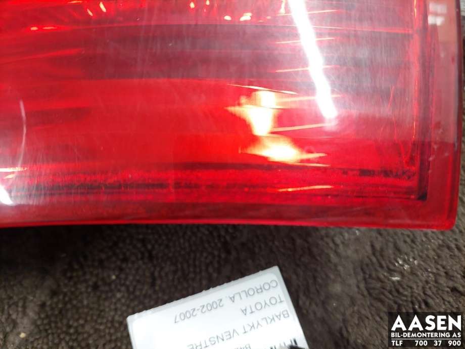 Baklykt venstre til Toyota Corolla 2002-2007 (8156102150|)