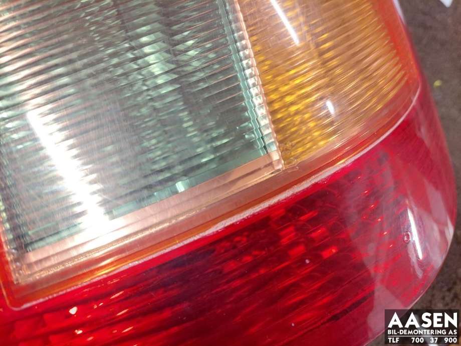 Baklykt venstre til Toyota Corolla 2002-2007 (8156102150|)