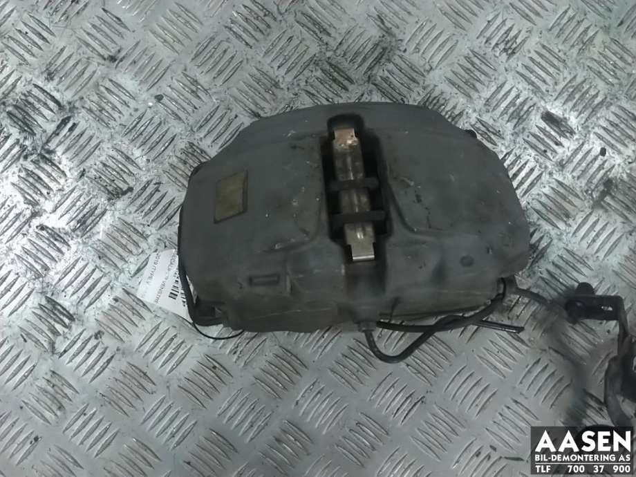 Bremsecaliper venstre foran til Audi A4 2015-2019 (Type V, Fase 1) (B9) (B9) (8W0 615 107|8W0 615 107 D|)