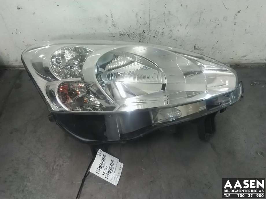 Frontlykt høyre halogen til Peugeot Partner, 2015-2019 (Type II, Fase 2) (96 772 023 80)