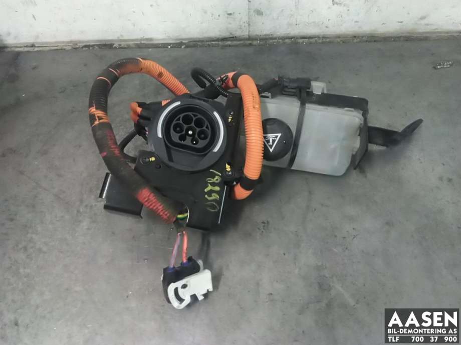 Batterilader inntak/luke til Peugeot 3008 2016-->> (Type II)  (98 353 782 80|)