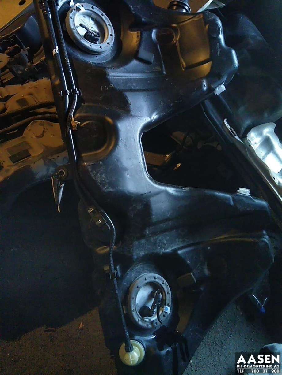 Dieseltank til BMW 5-Serie 2003-2010 (E60/E61) (E60/E61) (16 11 7 200 084|)