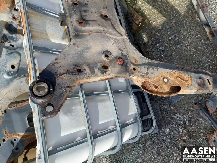 Travers foran hoved til Ford Mondeo 2007-2010 (Type IV, Fase 1)  (1863638|7G9N-5000-DJ|)