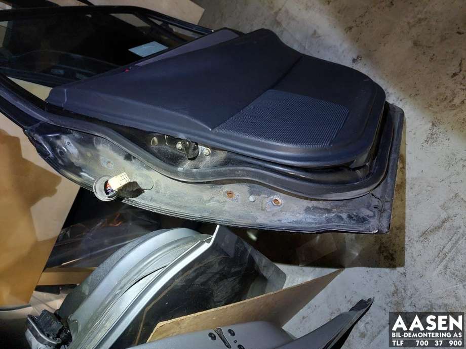 Dør høyre bak til Toyota Corolla 2002-2007  (6700313330|)