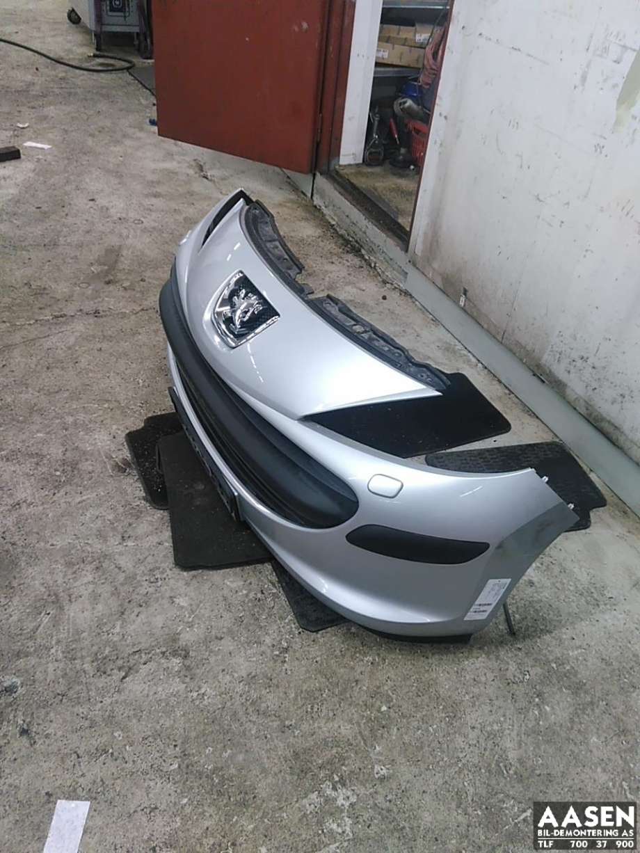 Støtfanger foran til Peugeot 207 2006-2012 (7401 EP|)